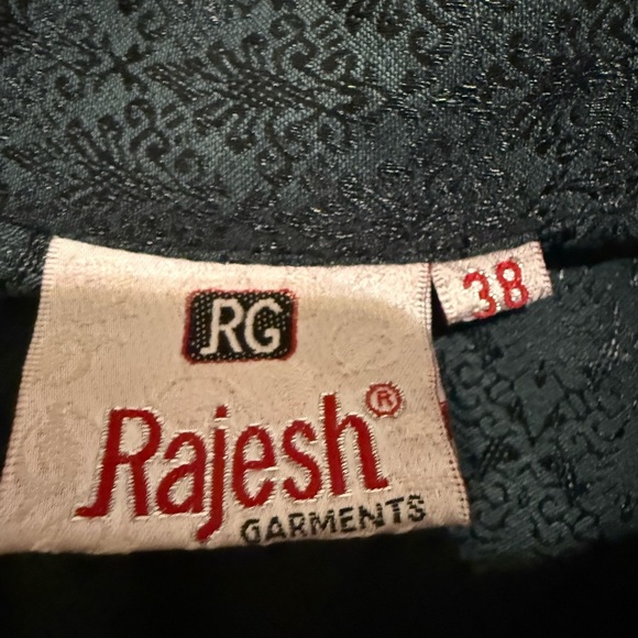 Dark Green Kurta with Patterned Trim - Picture 5 of 5